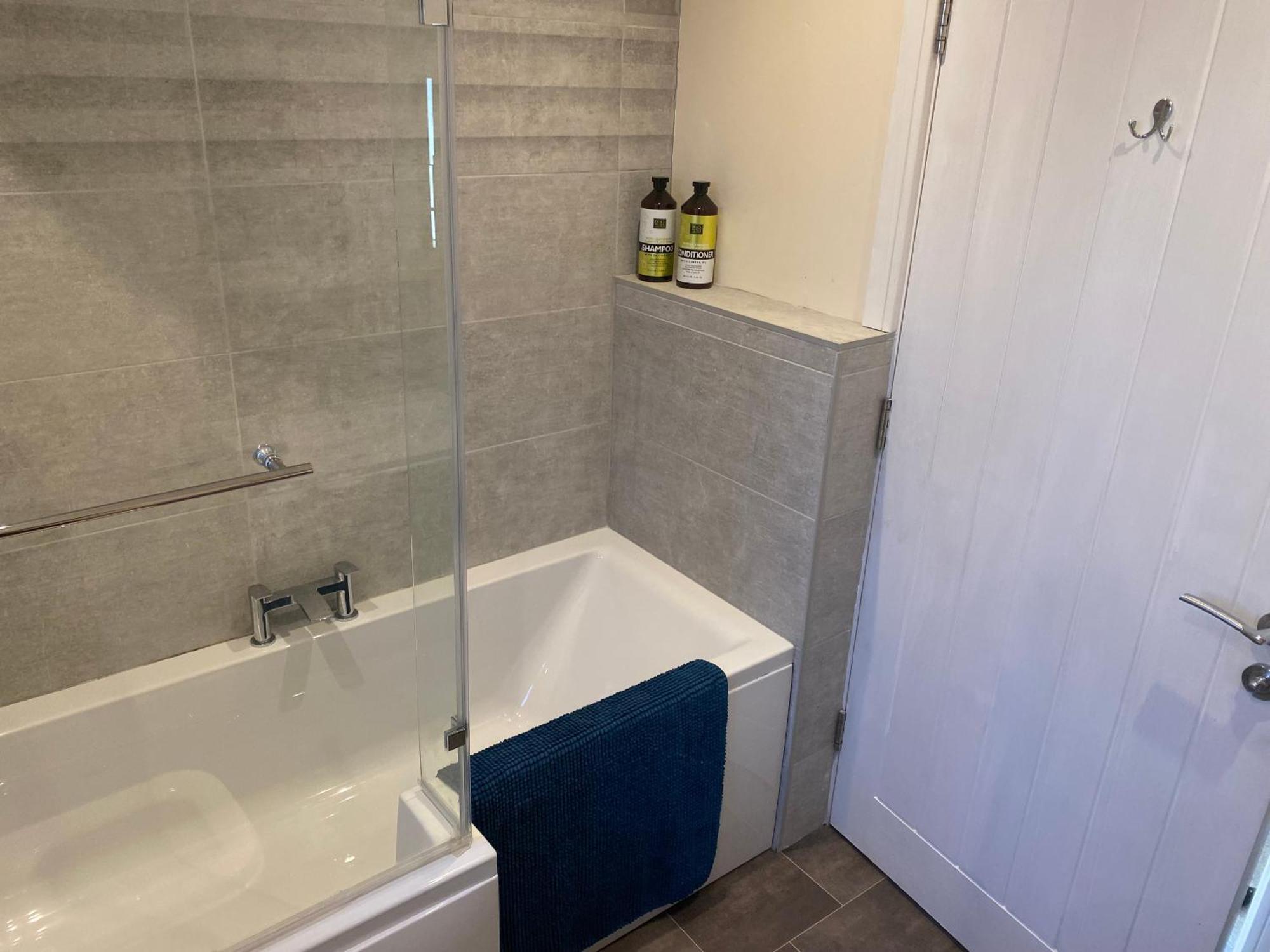 Bath Rd Villa Кейншем Екстер'єр фото